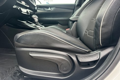 Used 2023 Kia Forte GT-Line w/ GT-Line Technology Package image 13