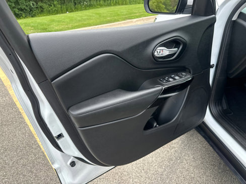 Used 2021 Jeep Cherokee Latitude Plus image 28