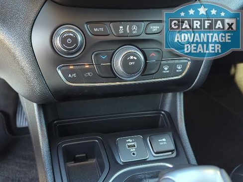 Used 2020 Jeep Cherokee Latitude Plus image 9