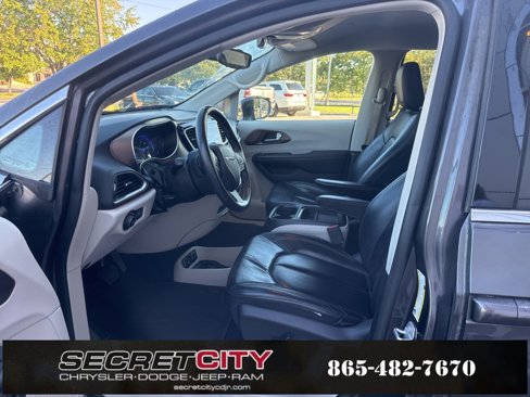 Used 2017 Chrysler Pacifica Touring-L image 21