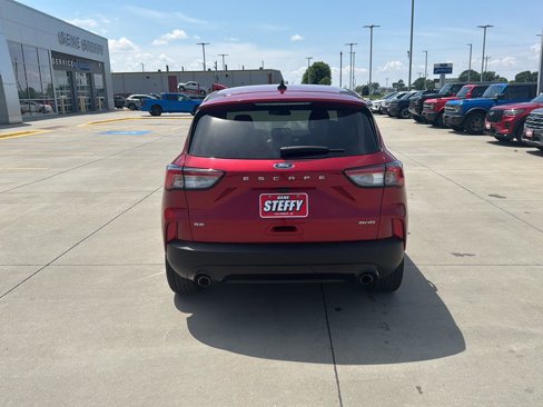 Used 2022 Ford Escape SE w/ SE Sport Appearance Package image 4