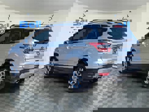 Used 2018 Ford Escape SE image 3