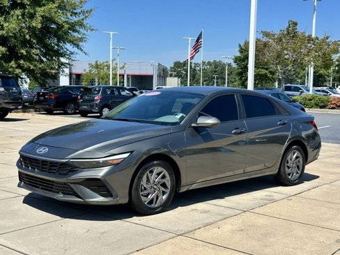 Used 2024 Hyundai Elantra SEL image 4