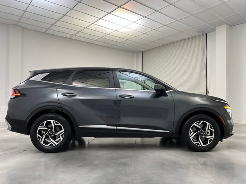 Used 2024 Kia Sportage LX image 8