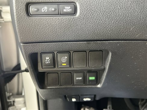 Used 2017 Nissan Rogue SV image 19