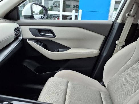 Used 2024 Nissan Rogue SV image 28