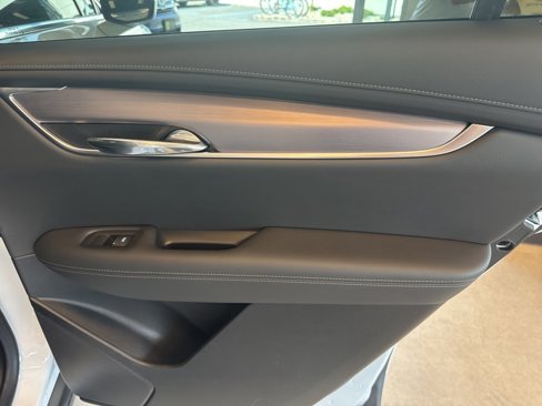 Used 2025 Cadillac XT6 Luxury image 24