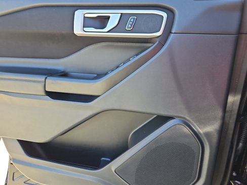 Used 2020 Ford Explorer XLT image 29