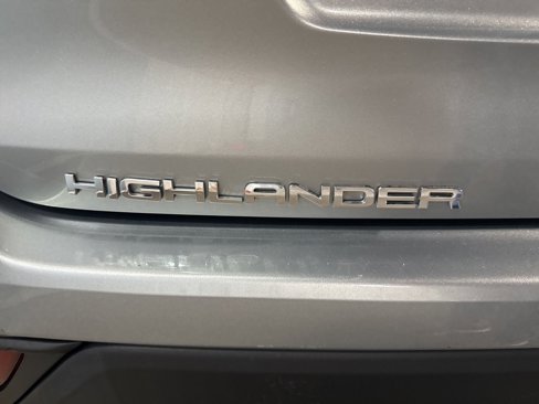 Used 2022 Toyota Highlander LE image 22