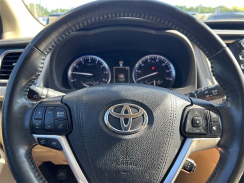 Used 2015 Toyota Highlander XLE image 11