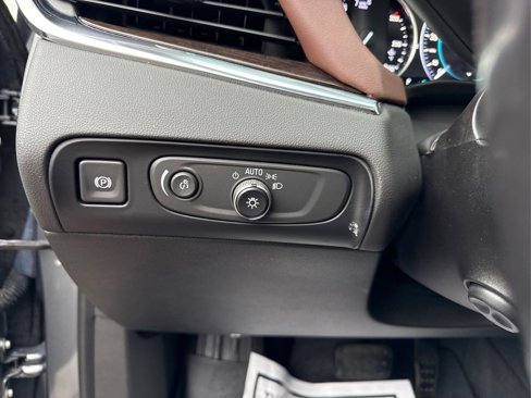 Used 2018 Buick Enclave Avenir image 28