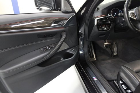 Used 2019 BMW 540i w/ M Sport Package image 23