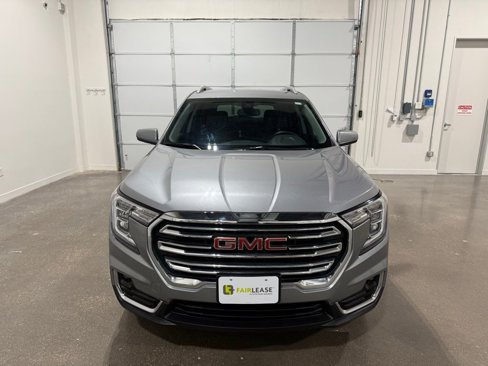 Used 2024 GMC Terrain SLT image 2