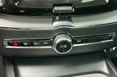 Used 2018 Volvo XC60 T6 R-Design w/ Convenience Package image 21