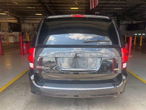 Used 2016 Dodge Grand Caravan SE image 4