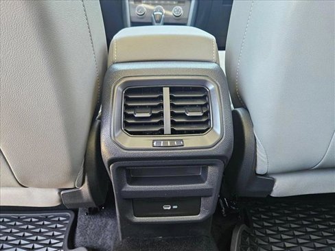 Used 2022 Volkswagen Taos SE w/ Panoramic Sunroof Package image 19