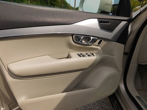 Used 2016 Volvo XC90 T6 Momentum image 15