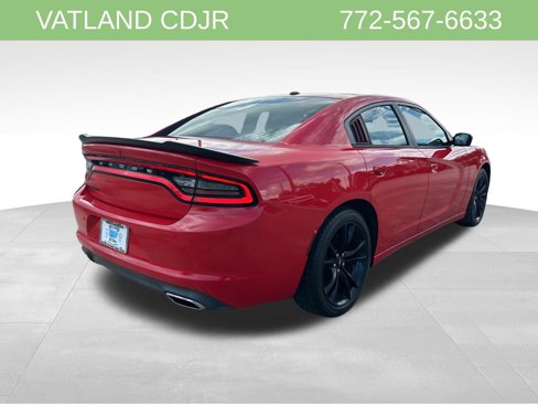 Used 2018 Dodge Charger SXT w/ Blacktop Package image 7