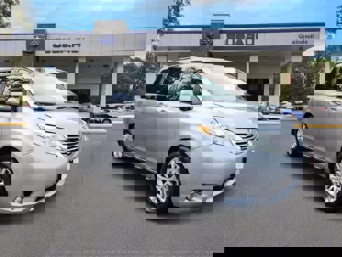 Used 2017 Toyota Sienna XLE Premium image 8