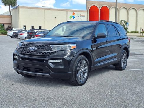 Used 2021 Ford Explorer XLT w/ XLT Sport Appearance Package image 3