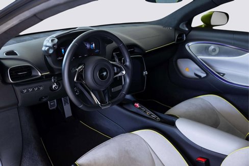 Used 2023 McLaren Artura image 10