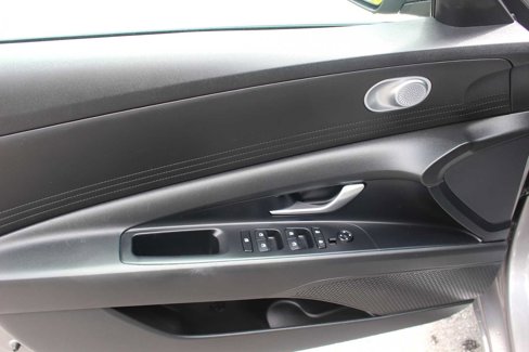 Used 2023 Hyundai Elantra SE image 15