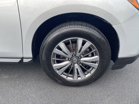 Used 2020 Nissan Pathfinder SV image 15
