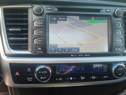Used 2017 Toyota Highlander Limited Platinum image 31