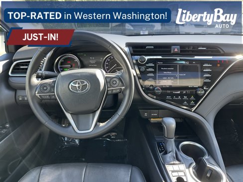 Used 2018 Toyota Camry XLE image 17