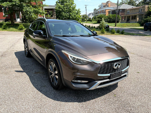 Used 2018 INFINITI QX30 Premium image 1