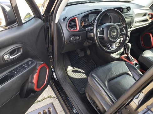 Used 2017 Jeep Renegade Trailhawk w/ Premium Trailhawk Package image 17