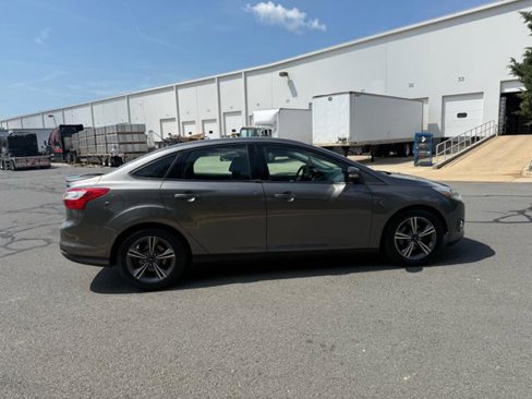 Used 2014 Ford Focus SE w/ SE Sport Package image 5