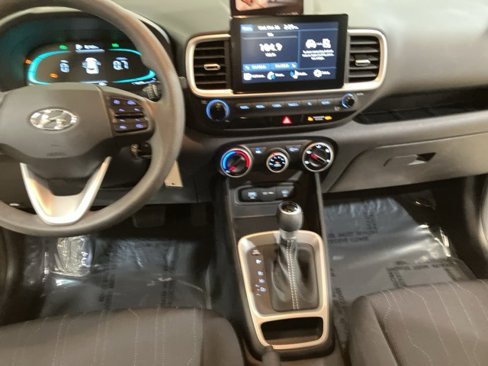 Used 2024 Hyundai Venue SE image 25