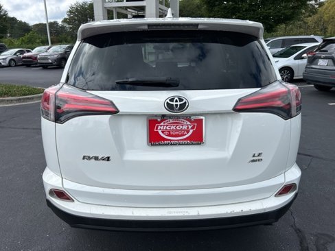 Used 2018 Toyota RAV4 LE image 6