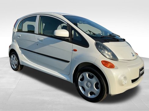 Used 2012 Mitsubishi i image 7