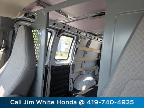 Used 2017 GMC Savana 2500 image 30