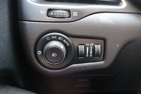 Used 2020 Jeep Cherokee Trailhawk w/ Cold Weather Group image 14