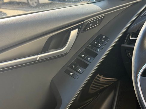 Used 2023 Kia Niro SX Touring image 7