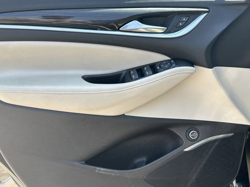 Used 2020 Buick Enclave Essence w/ LPO, Luxury Package image 10