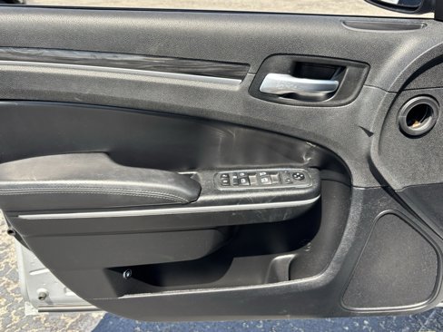Used 2020 Chrysler 300 Touring image 16