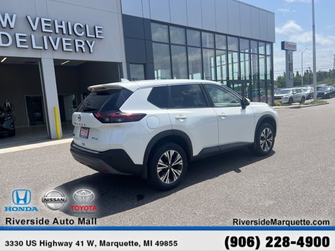 Used 2022 Nissan Rogue SV image 9