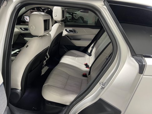 Used 2018 Land Rover Range Rover Velar R-Dynamic HSE image 56