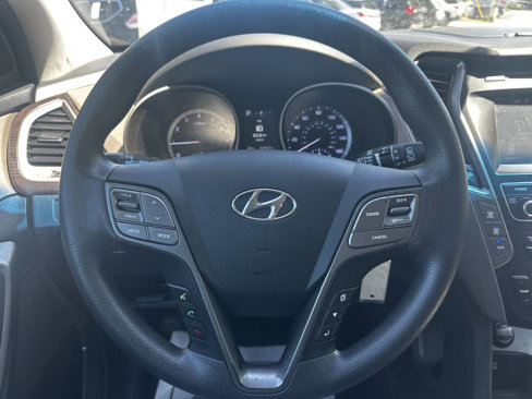 Used 2017 Hyundai Santa Fe SE image 25