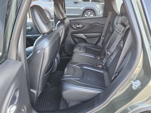 Used 2019 Jeep Cherokee Latitude Plus w/ Cold Weather Group image 5