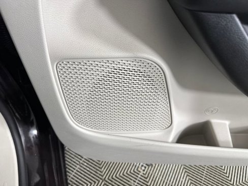 Used 2017 Chrysler Pacifica Touring image 36
