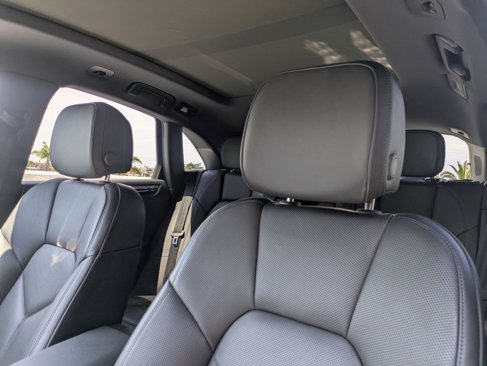 Certified 2024 Porsche Macan image 5