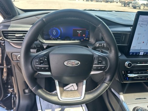 Used 2020 Ford Explorer Platinum w/ Premium Technology Package image 10