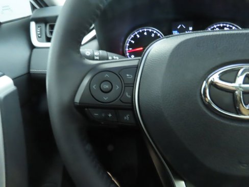 Used 2021 Toyota RAV4 XLE w/ Convenience Package image 11