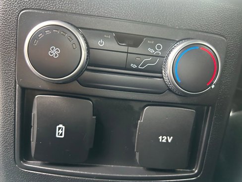 Used 2022 Ford Explorer XLT image 40