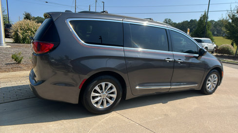 Used 2017 Chrysler Pacifica Touring-L image 8